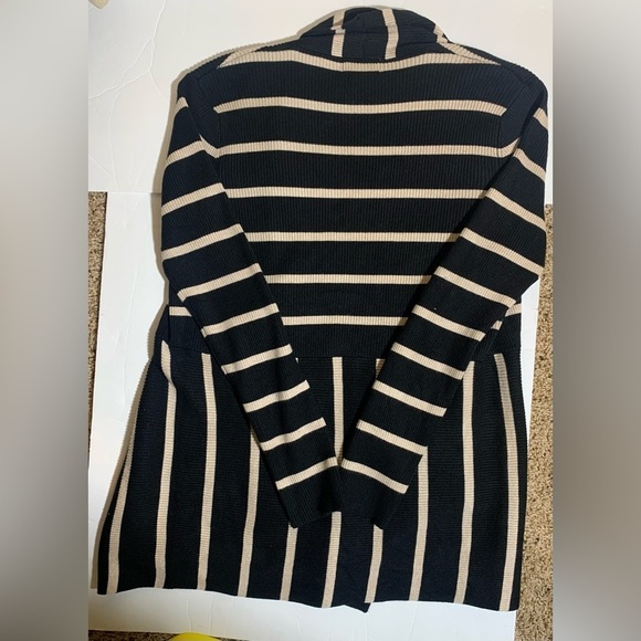 Carmen Marc Valvo Black Sweater With Tan Stripes In Waterfall Drape size Medium. - Picture 4 of 5